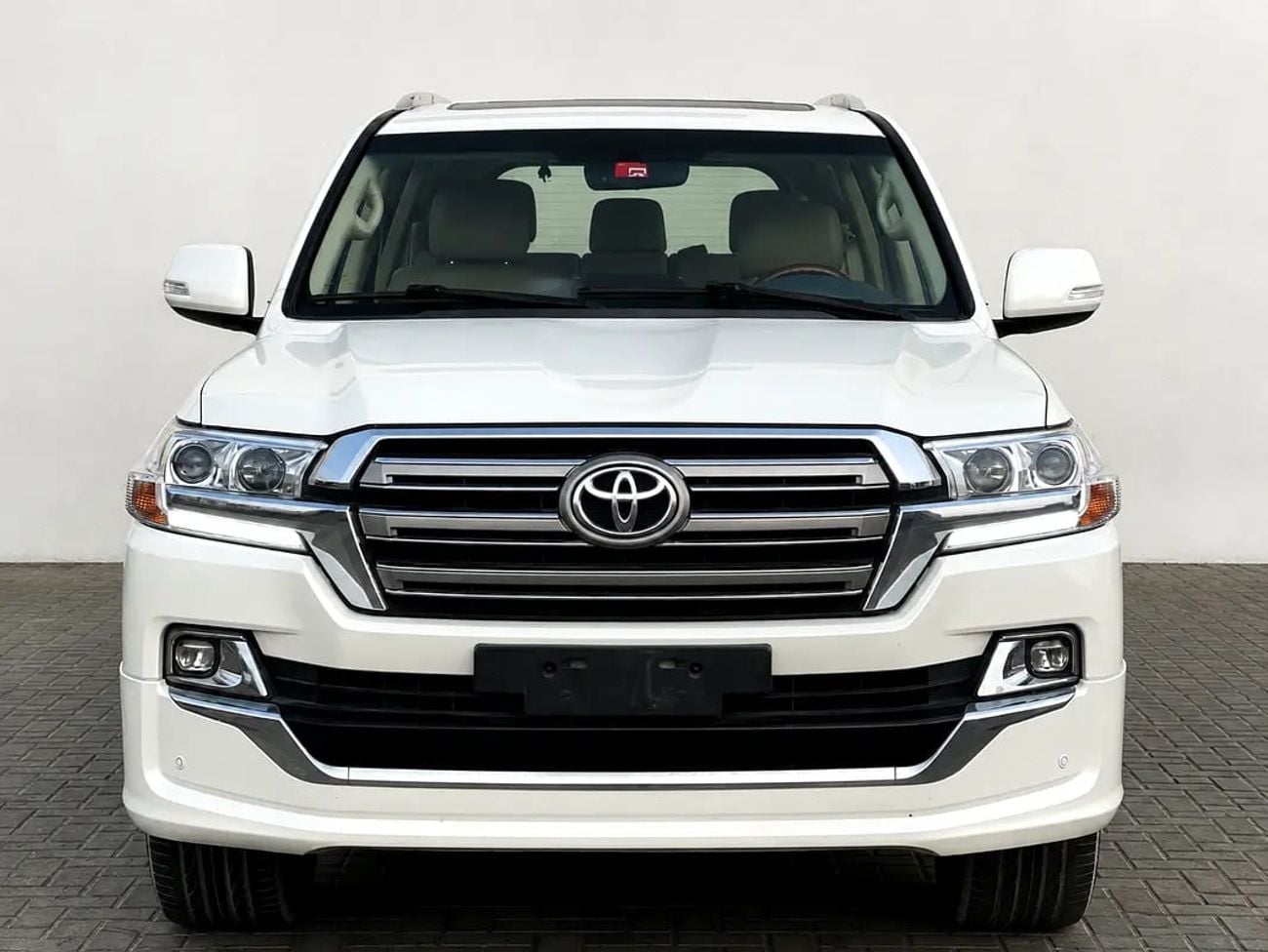 Toyota Land Cruiser GXR 3,360 P.M | | LANDCRUISER | GXR | 4.0L V6 | | GCC | ORIGINAL PAINT