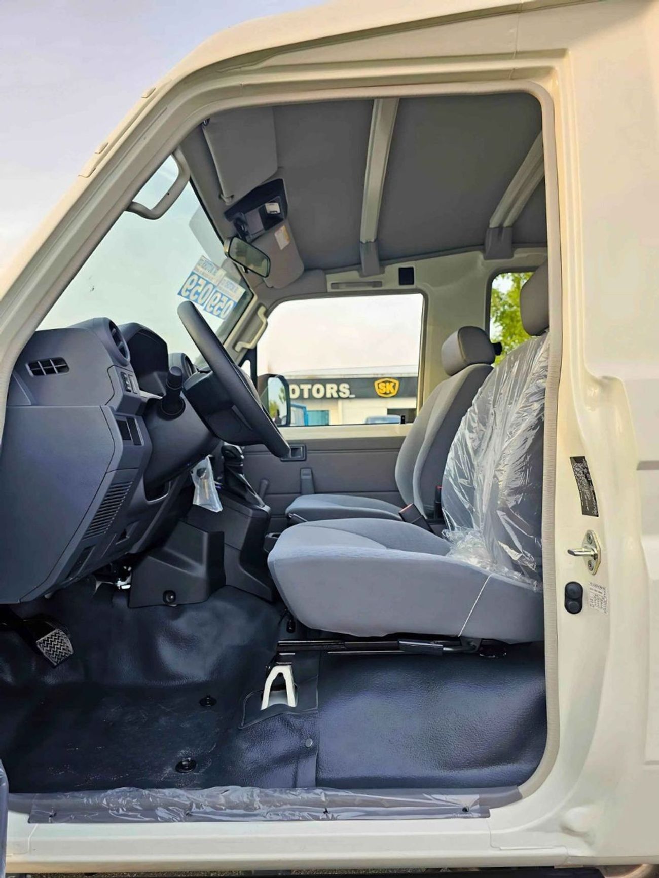 تويوتا لاند كروزر 70 LC78 3 DOOR / 4.0L PETROL A/T / SNORKEL, MANUAL WINDOWS, DUAL TANK  (CODE # 78ATY)