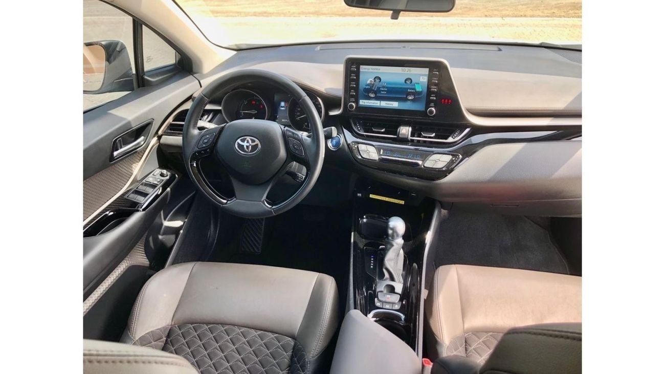 تويوتا CHR Toyota C-HR Hybrid 2023 (1.8L) GCC Specs Full Option