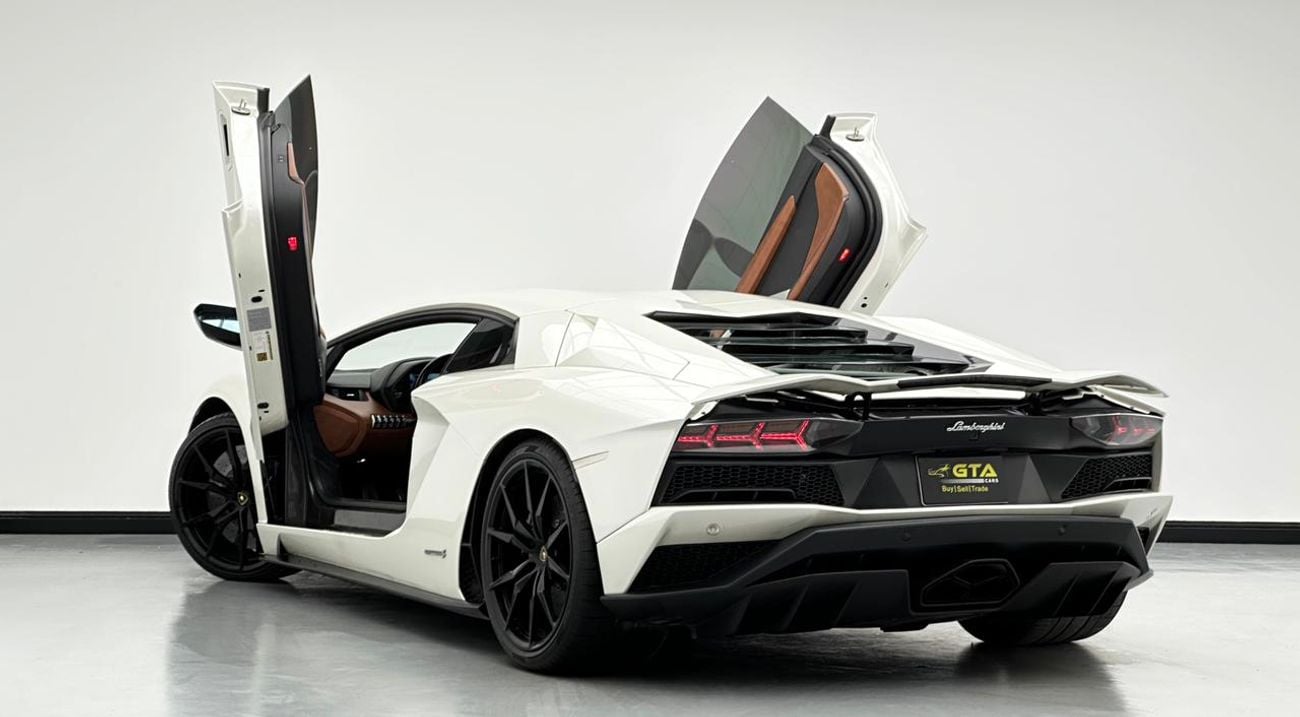Lamborghini Aventador 2017 Lamborghini Aventador S Coupe, Lamborghini Service History, Excellent Condition, GCC