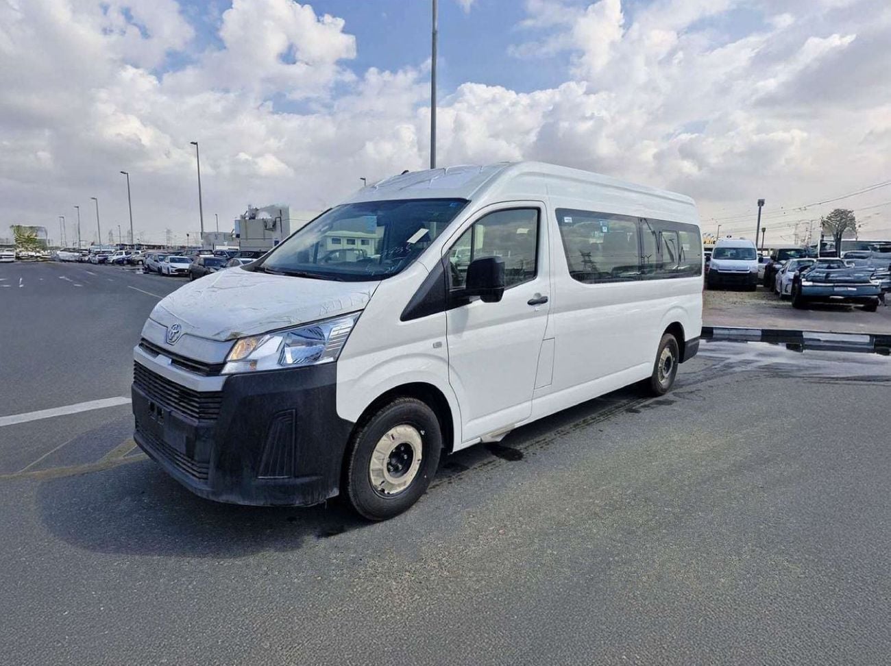 Toyota Hiace GL 2.8L DSL 13 SEATS HIGHROOF WITH SUNROOF AND DOOR HANDLE SAUDI SPECS
