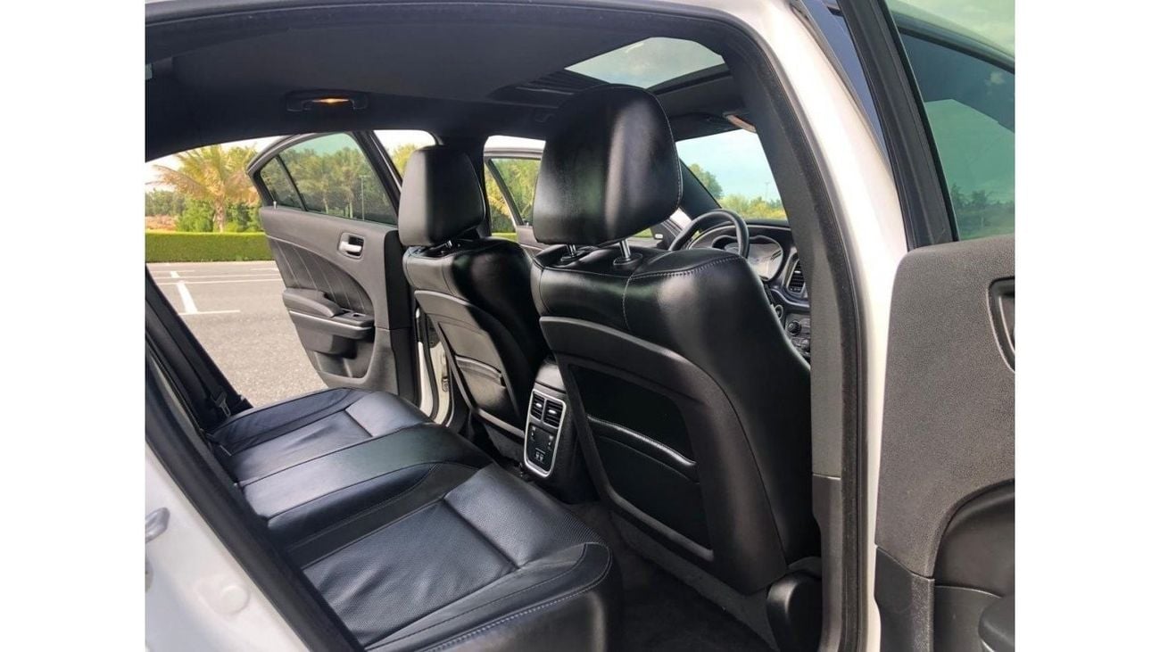 Dodge Charger SE Top charger ،2016 GCC V6 ،Full Options, sunroof, Low mileage