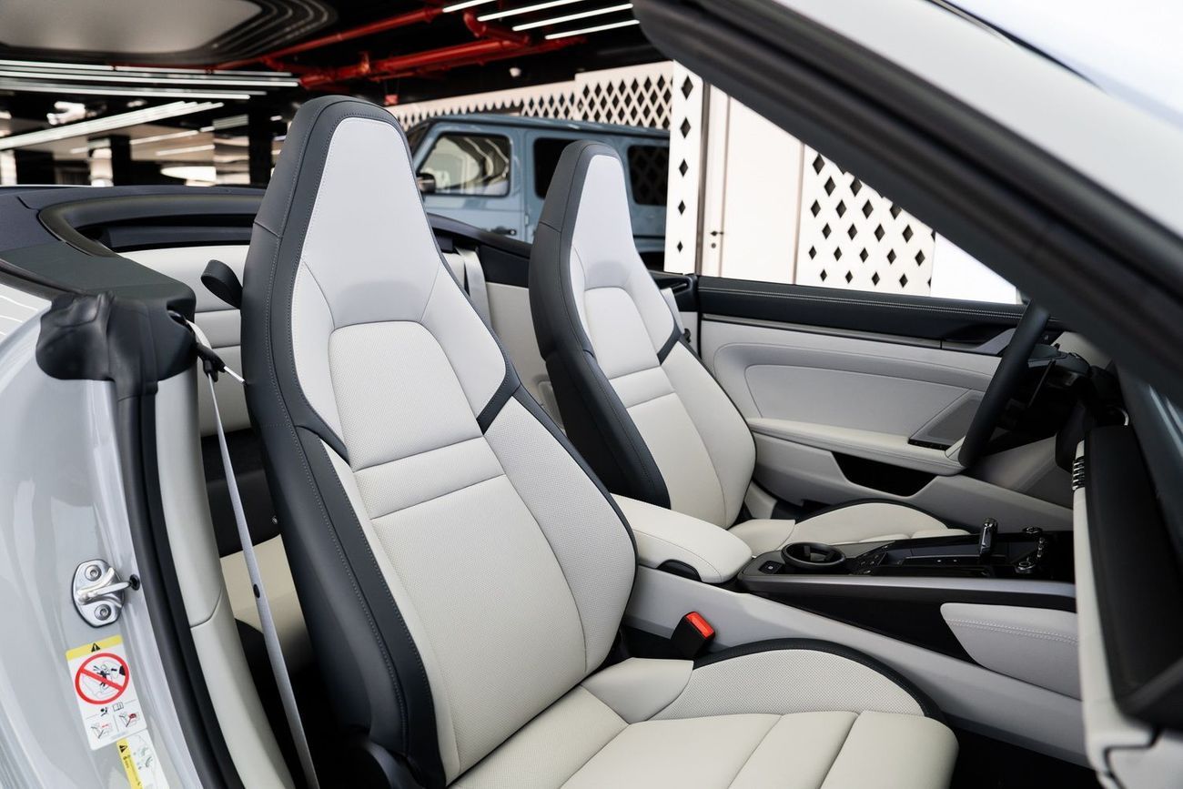 Porsche 911 Carrera 4 3.0L (444 HP) Convertible