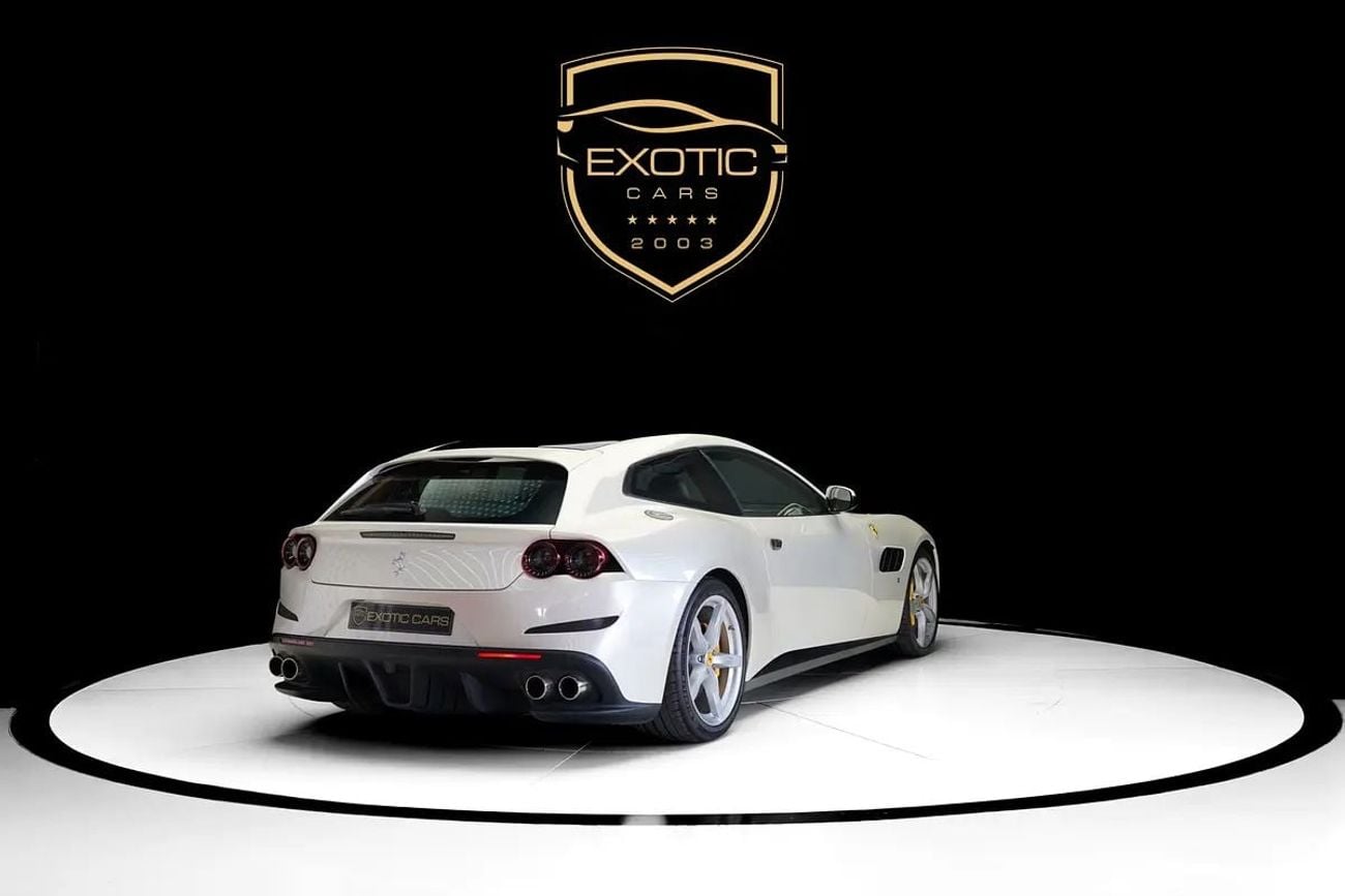 فيراري جي تي سي 4  لوسو LUSSO
