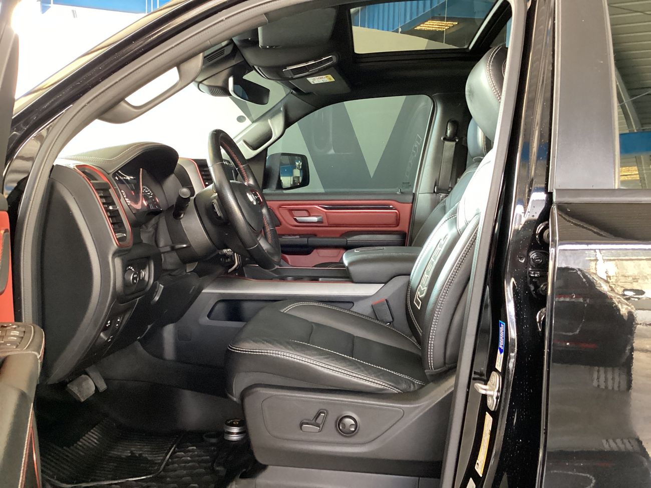 رام 1500 Rebel Crew Cab + | شامل الضمان | 0 ﺪﻔﻋﺓ ﺃﻮﻟﻯ