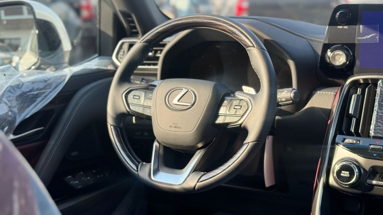 Lexus LX700h SIGNATURE WHITE ISNDE RED AUTOPARK MARK LEVINSONS SPEAKERS 7SEATER 22" ALLOY WHEELS REMOTE ENGINE STARTER