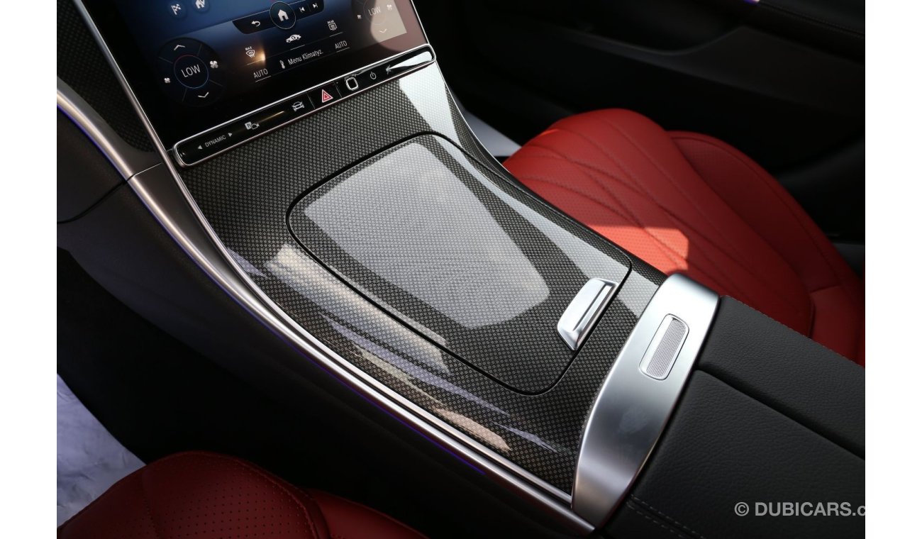 Mercedes-Benz C 200 AMG Line Night Package Local Registration + 10%