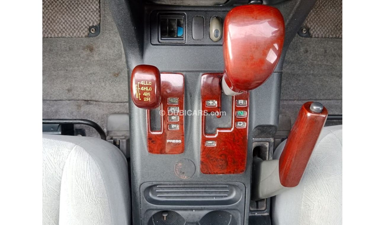 Mitsubishi Pajero MITSUBISHI PAJERO RIGHT HAND DRIVE(PM05806)