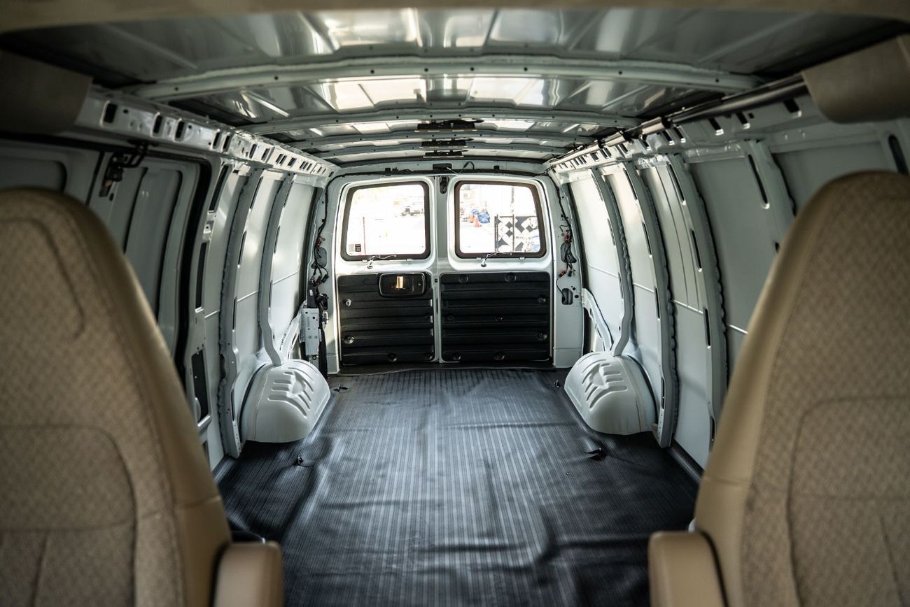 GMC Savana 3500 Cargo Extended Wheelbase 2023 GCC 6.6L V8 0Kms