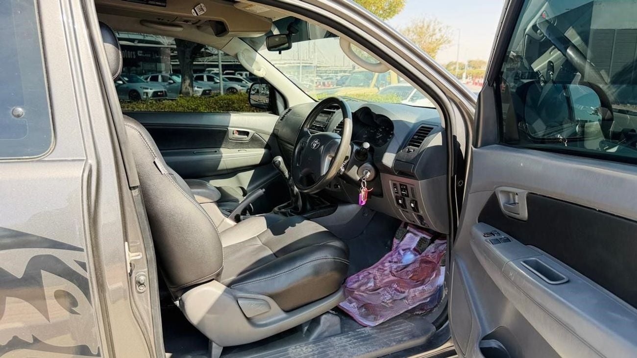 تويوتا هيلوكس 2013| 3.0L DIESEL ENGINE | MT | RHD | SMART CAB | GTK BULL BAR WITH LED FOCUSED LIGHTS | HEAVY 4X4 S