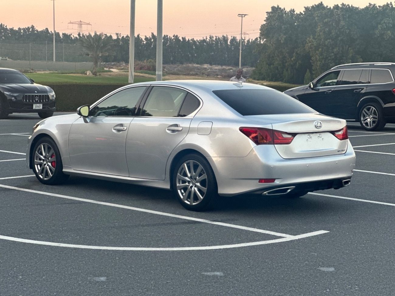 لكزس GS 350 موديل 2013 حاله ممتازه من الدآخل والخارج فل مواصفات فتحه وجلد ومثبت سرعه وتحكم كهربائي كامل