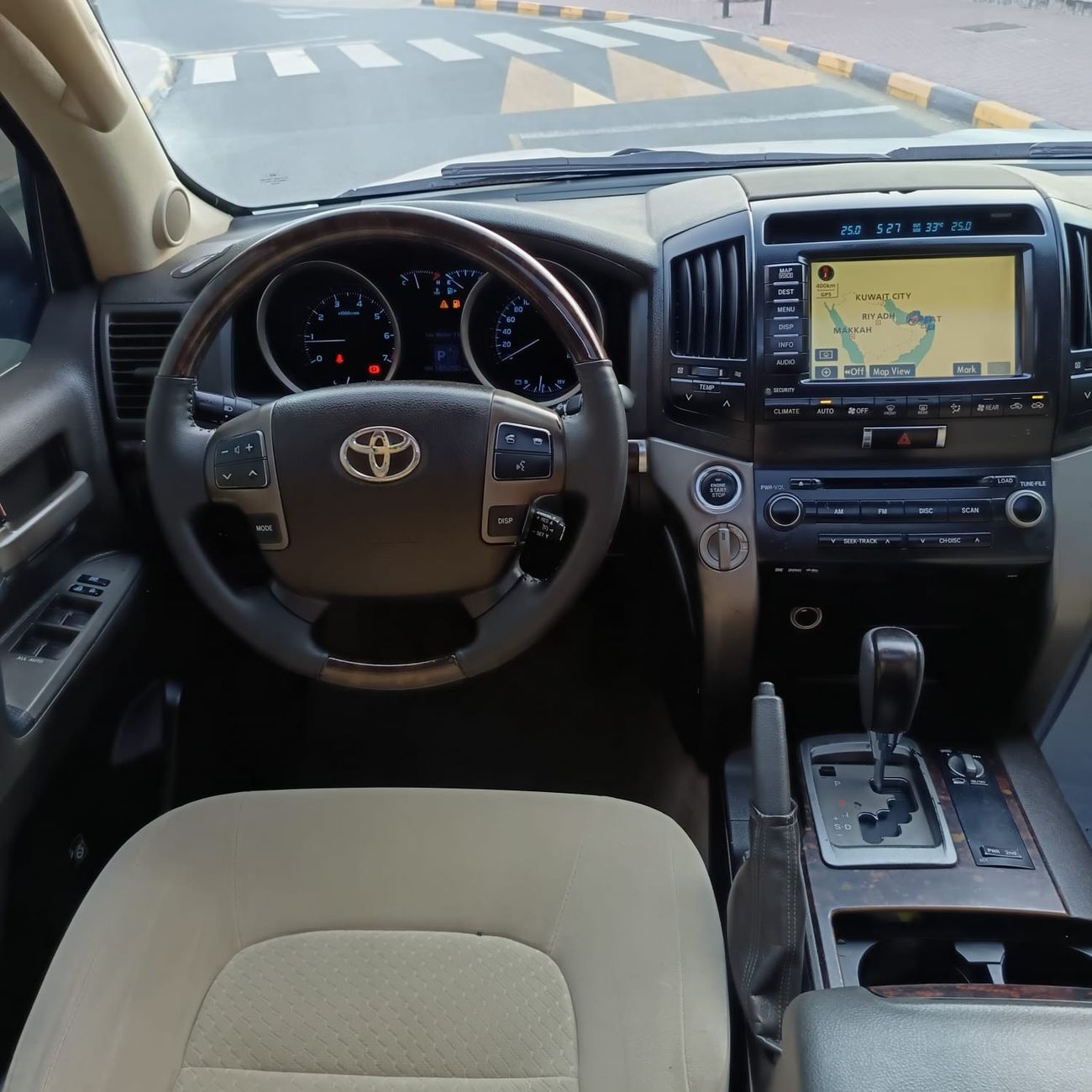 تويوتا لاند كروزر VXR... V8