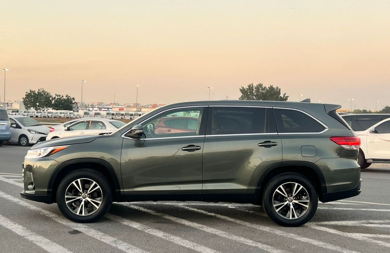 Toyota Highlander 2019 Toyota Highlander Le Plus 3.5L V6 - Rear Camera - 7 Leather Seat- Auto Trunk