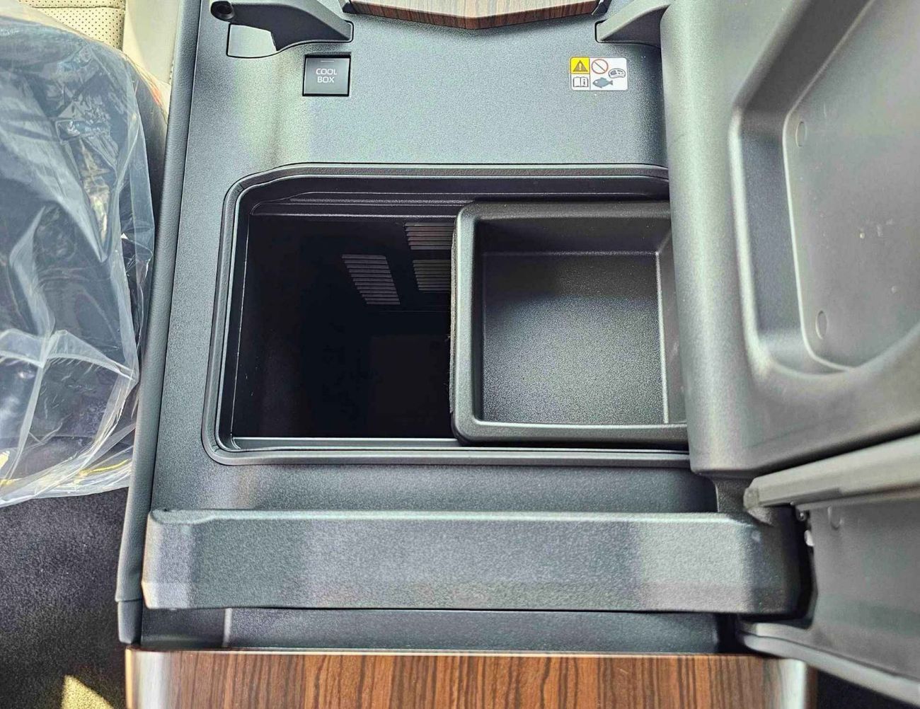 Toyota Land Cruiser /GXR TWIN TURBO / 3.3L DIESEL / REAR ENTERTAINMENT / BIG BUMPER (CODE#LCDGXRM)