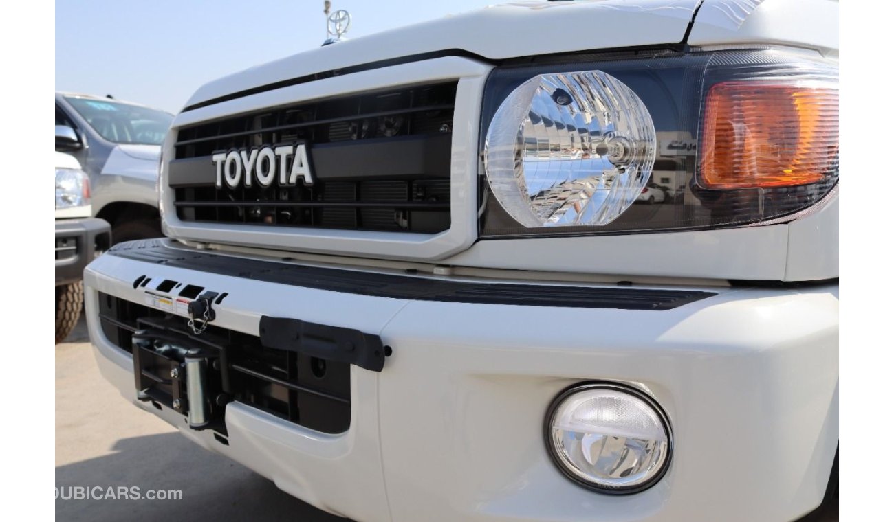 Toyota Land Cruiser 70 2022 TOYOTA GRJ 71 4.0 V6 70TH ANNIVERSARY DIFF LOCK