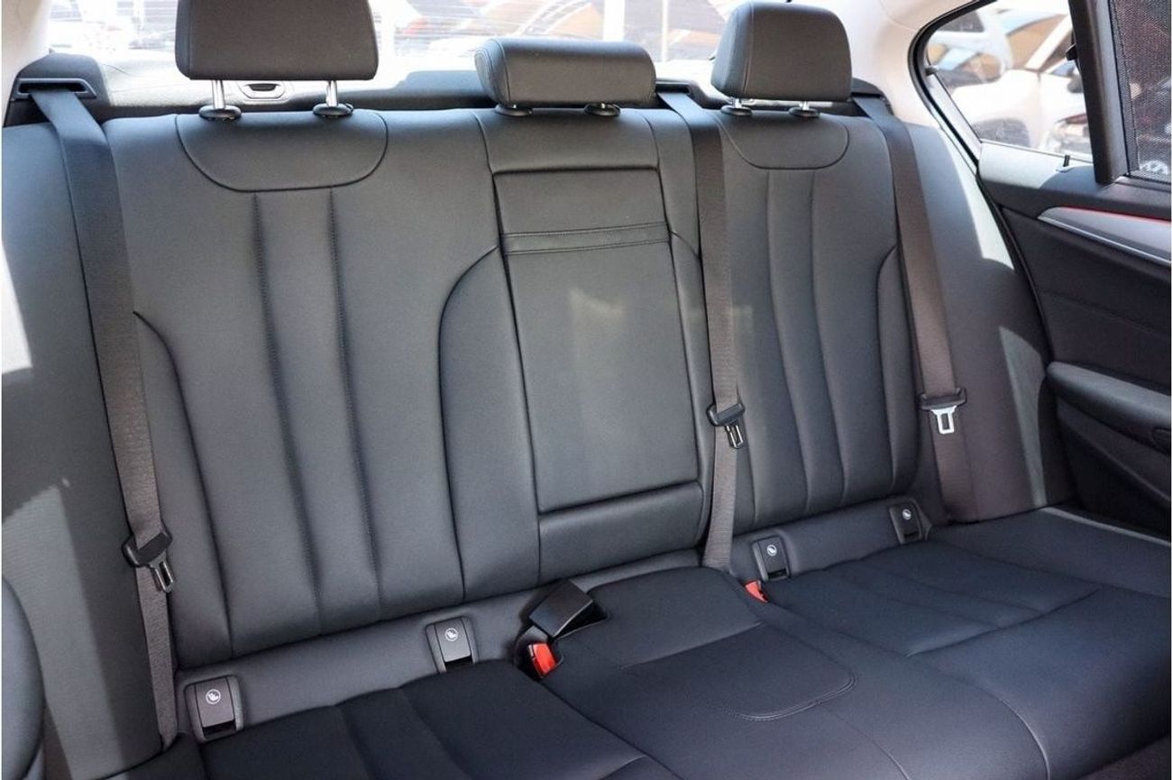 بي أم دبليو 520i Std 2.0L BMW 520i Black Edition/ GCC / 2020 / First Owner original Paint