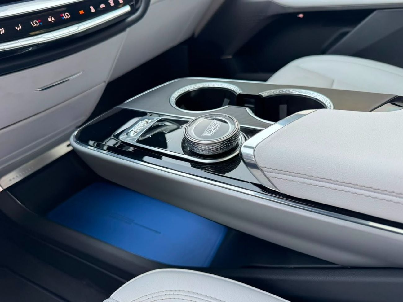 Cadillac Lyriq LAUNCH EDITION FULLY ELECTRIC / LAXURY CAR / BIG SCREEN / PREMIUM SOUND SYSTEM / 360 CAMERA / COOLING AND HEATING S