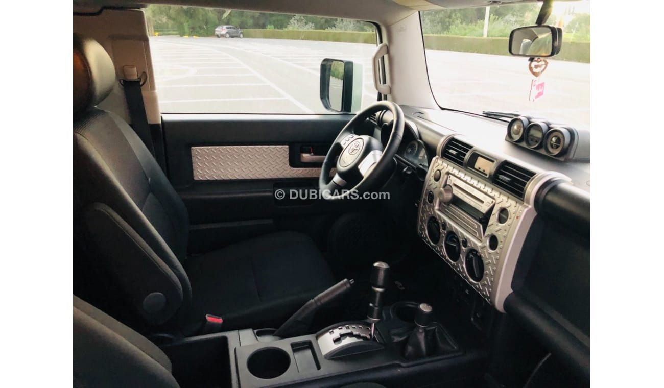 تويوتا إف جي كروزر موديل 2010 خليجي حاله ممتازه جدا من الداخل والخارج فل مواصفات