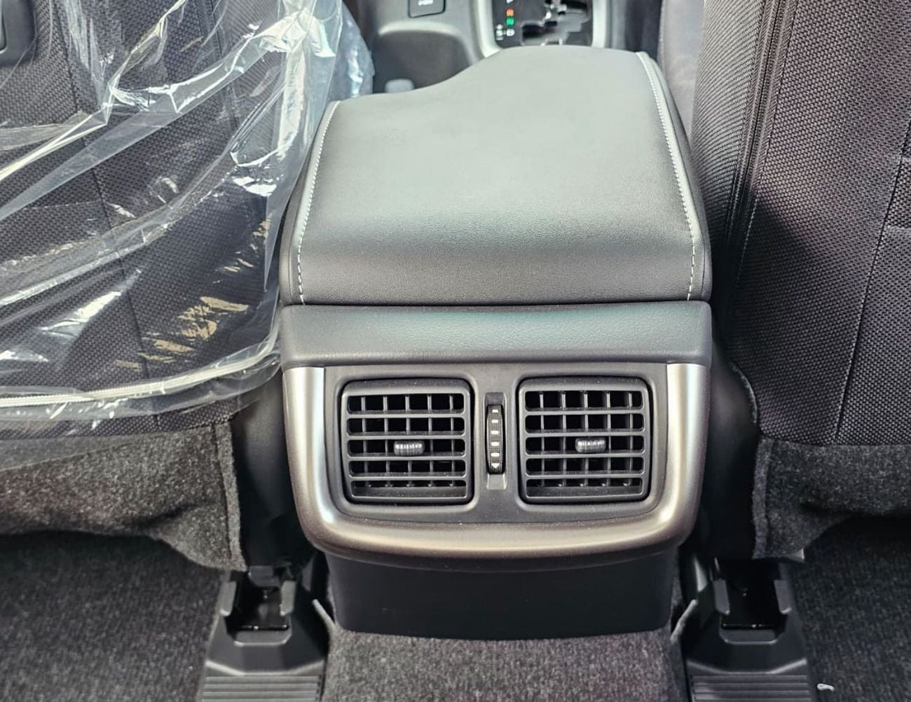 Toyota Hilux SR5 STD 4.0L PETROL SR5 STD || 4.0L PETROL 4WD | WOOD INTERIOR W VISOR | BLIND SPOT | DIFFLOCK | DVD+CAMERA (CODE # H6B)