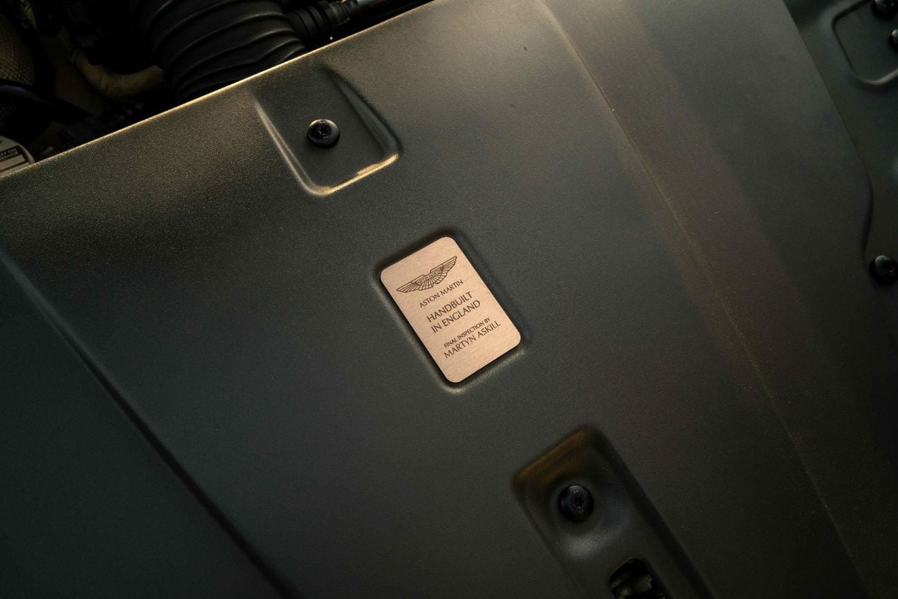 أستون مارتن فانتيج V8 Vantage Manual