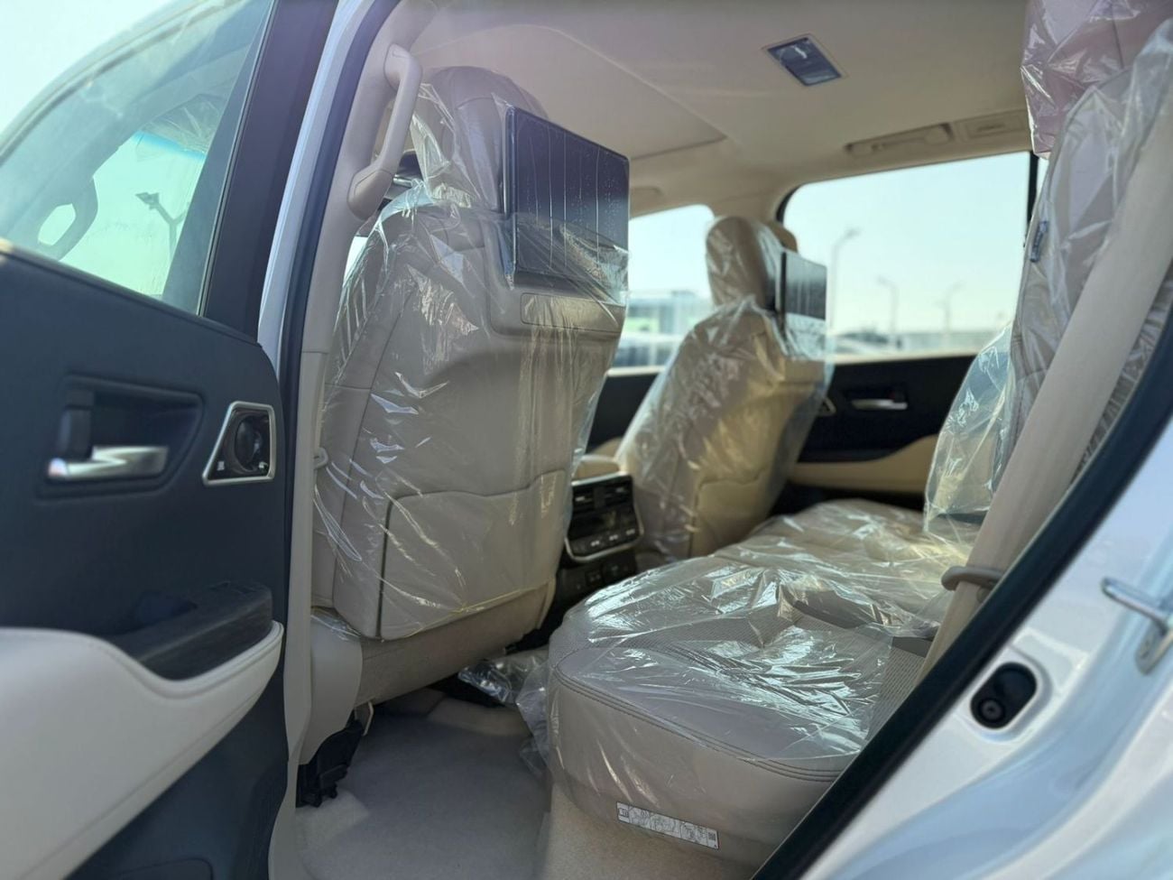 تويوتا لاند كروزر Land Cruiser VXR 3.5L Twin Turbo A/T Petrol 4X4 .7 Seats . 5 Doors 2026 Model