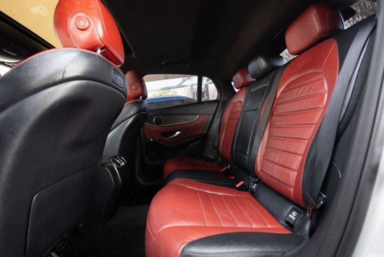 مرسيدس بنز GLC 250 AMG 2.0L Mercedes-Benz GLC250 Coupe AMG Night Package 2019 GCC under Warranty with Flexible Down-Pay