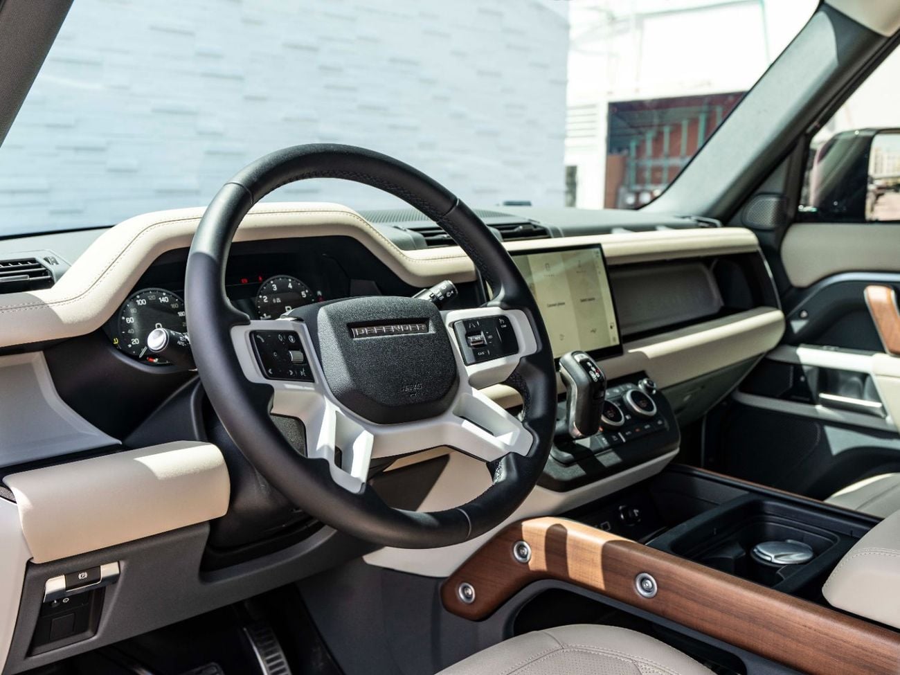 Land Rover Defender P300 110 SE 2.0L (5 Seater)