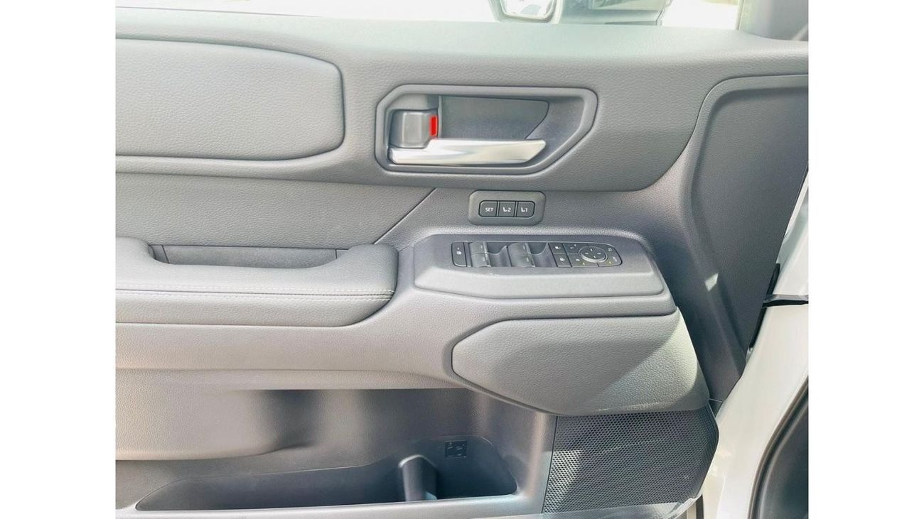 تويوتا برادو تويوتا لاند كروزر برادو 2024 ضمان الفطيم 4 سنوات  او 100 الف ادفينشر vxr رقم واحد