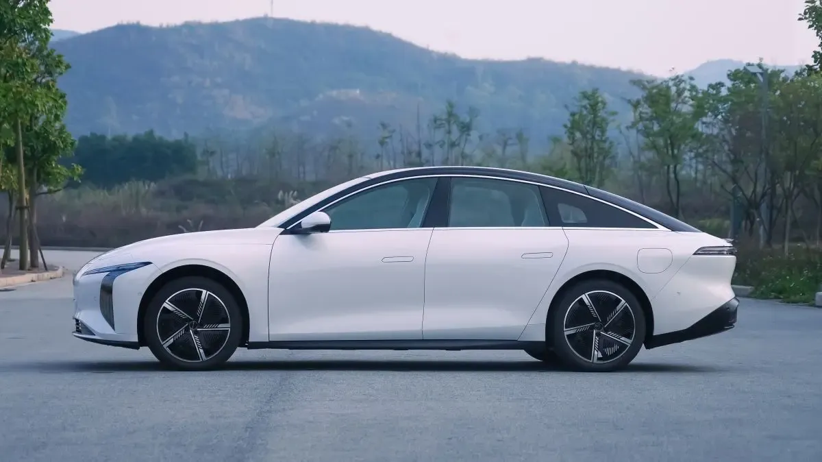 فورسينغ S7 EV exterior - Side Profile