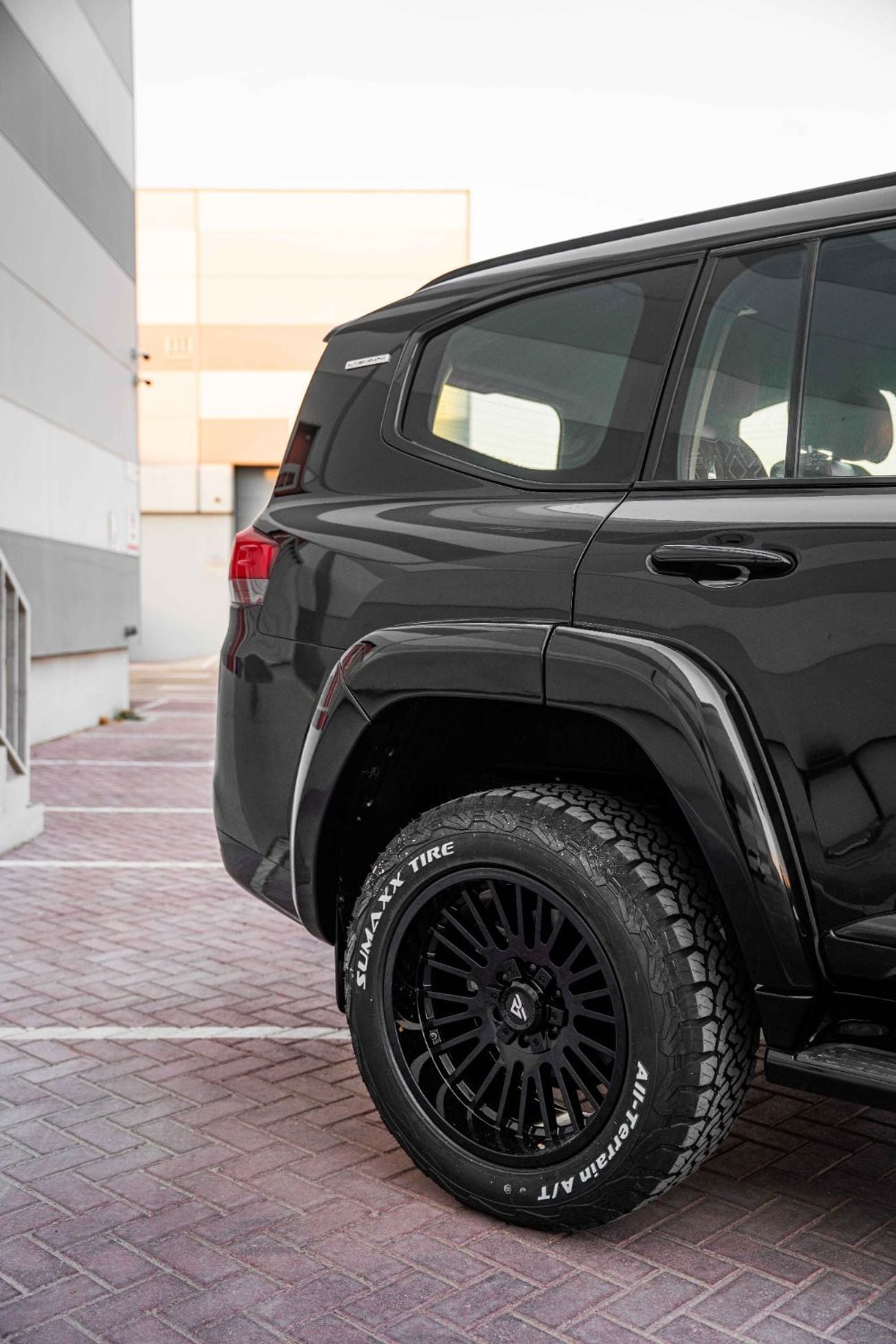 تويوتا لاند كروزر VXR GXR 4.0 لتر بنزين A/T إصدار الطرق الوعرة مع MBS AUTOBIOGRAPHY VIP 4 مقاعد