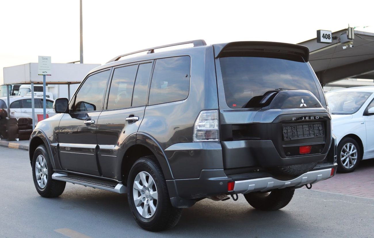 Mitsubishi Pajero GLS 3.5L (189 HP) Mitsubishi Pajero - 2016 - Full Option - GCC - Accident-Free - 3.5L Engine - Excel