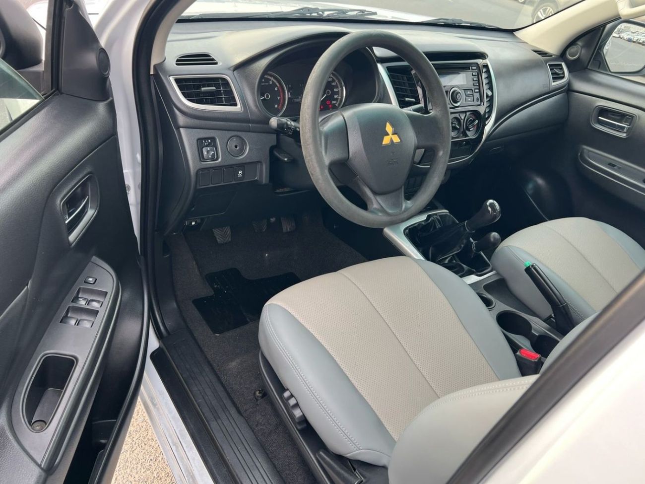 Mitsubishi L200 2019 Mitsubishi L 200 2.4L GL   Pick-Up Petrol 4X4 Manual - Power Window - Double Cabin - GCC spec