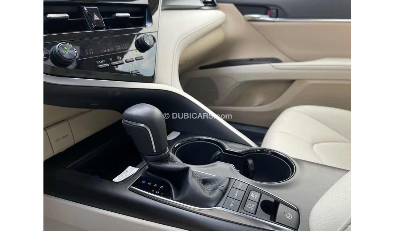 Toyota Camry Toyota Camry 2022 GLE 2.5L 4cyl Hybrid,  HEV, 4dr sedan, , FWD, A/T, Silver Color