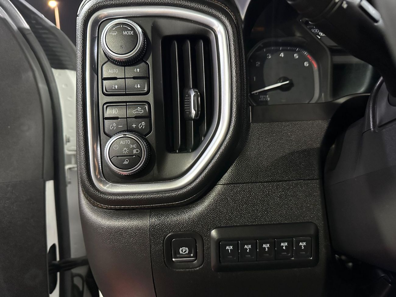 GMC Sierra 5.3L V8 AT4 Regular Cab (AWD)