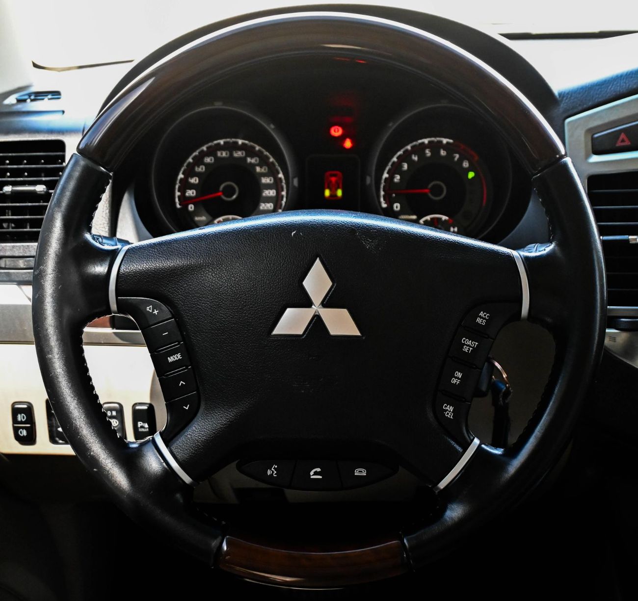 Mitsubishi Pajero GLS Mid 3.8L (274 HP) Mitsubishi Pajero 3.8L 2020 GCC Original Paint accident-free