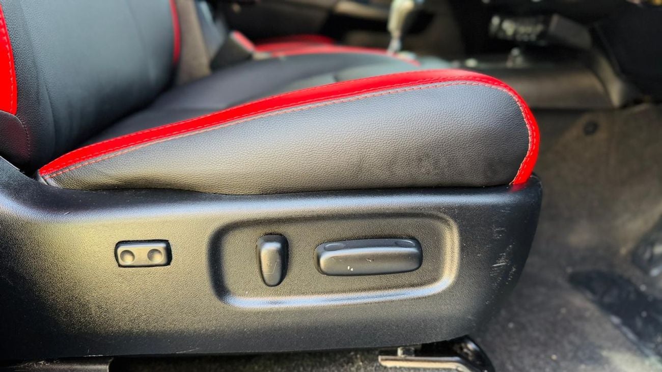 Toyota Hilux PUSH START | DIGITAL AIR CONDITIONER | POWER SEATS | AT | 2.8L DIESEL | RHD