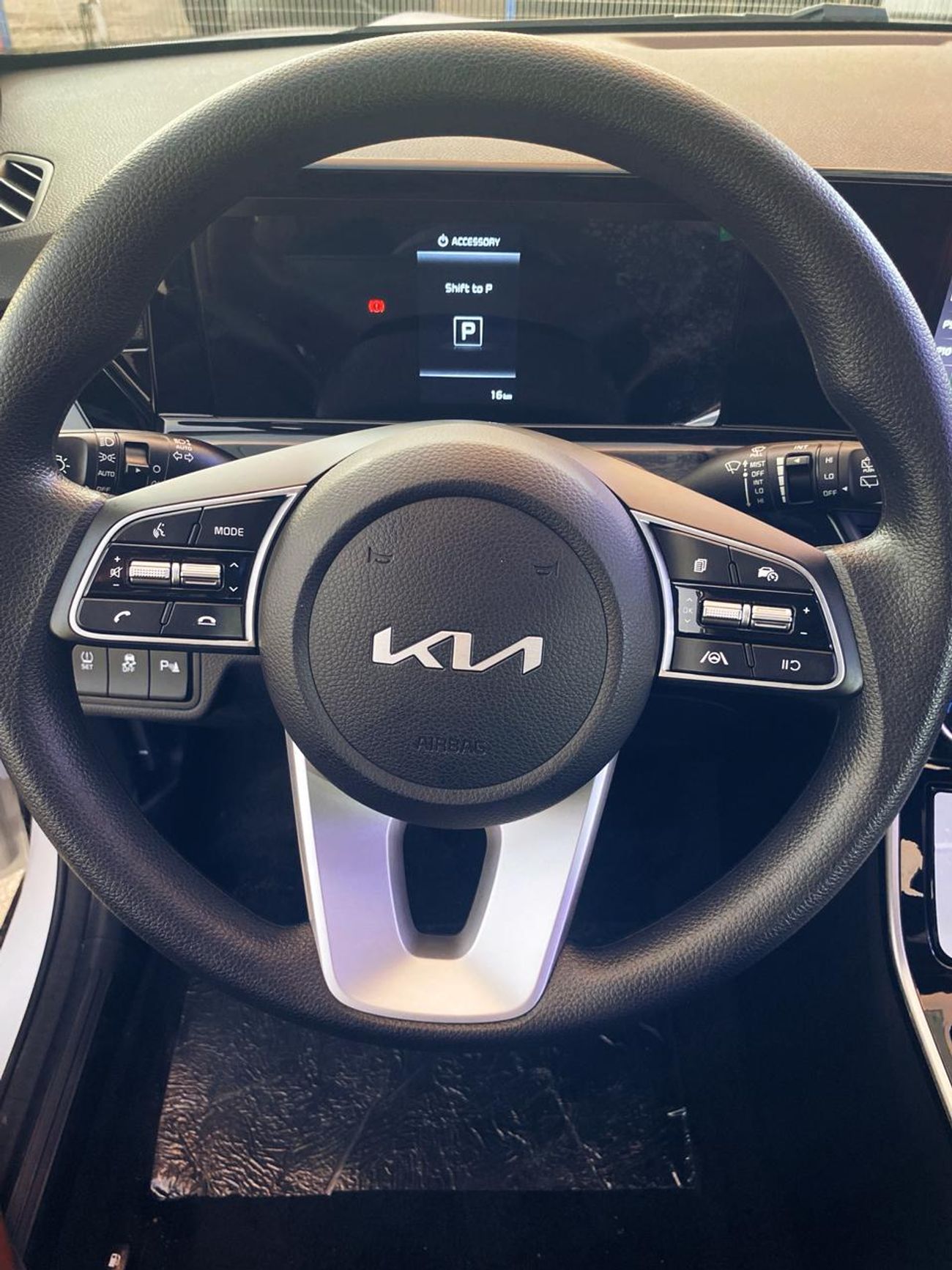 كيا سيلتوس Std 1.6L (123 HP)