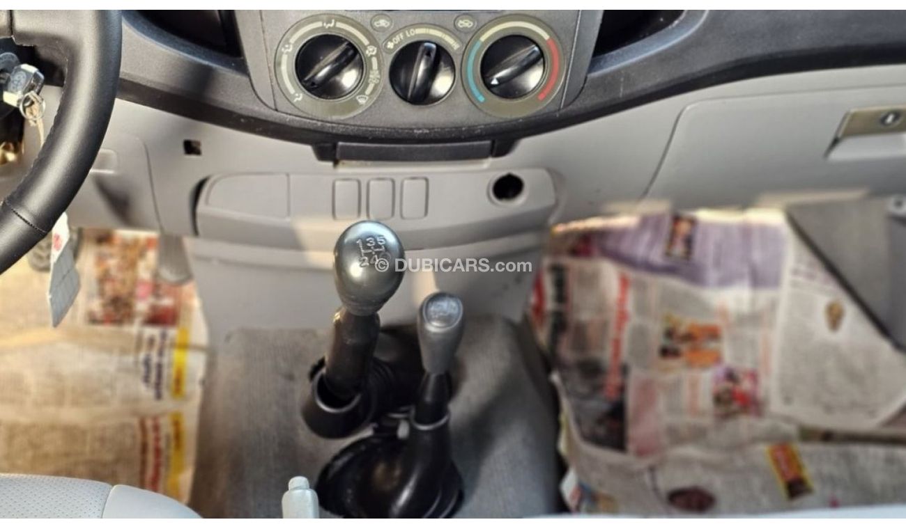 Toyota Hilux MANUAL TRANSMISSION | 2.5L DIESEL ENGINE | LEFT-HAND-DRIVE