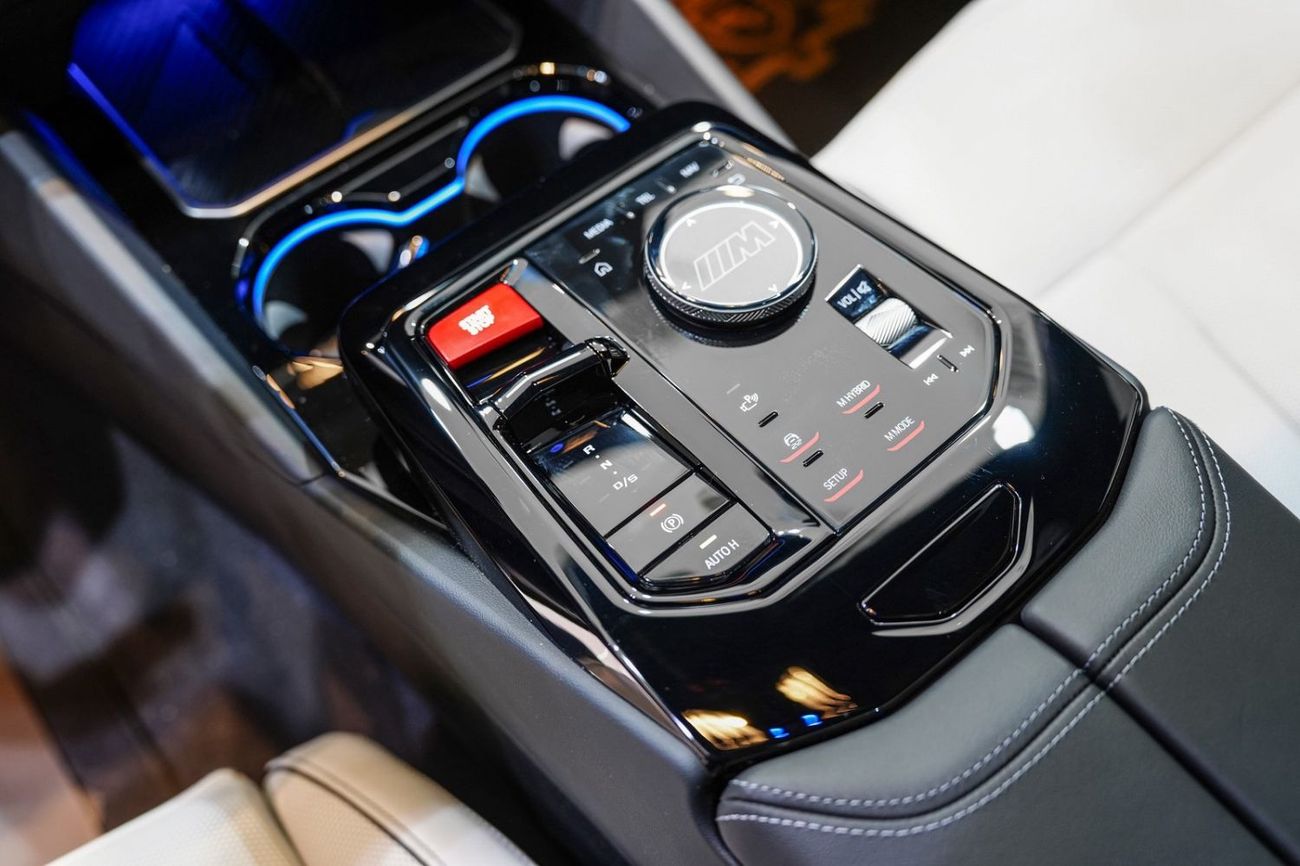 بي أم دبليو M5 Competition 2026 BMW M5 Competition | Carbon Interior | 717 HP Hybrid | AGMC Warr + Serv!!