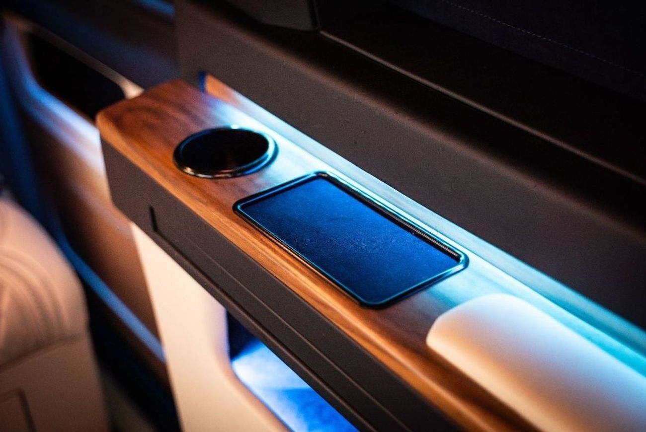 مرسيدس بنز V 300 NEW SHAPE V300d With Full VIP Conversion AVAILABLE IN LEFT OR RIGHT HAND DRIVE