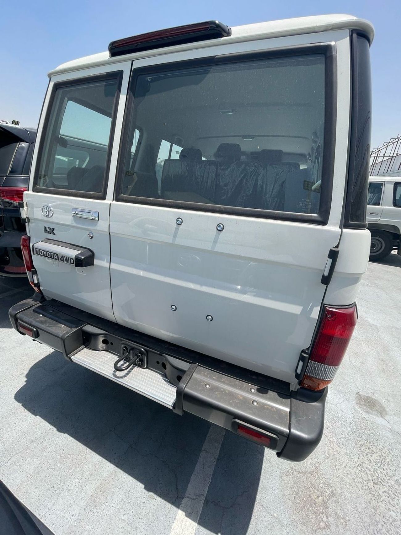 Toyota Land Cruiser 70 LC76 4.2 MT basic P/W & no diff lock 2025