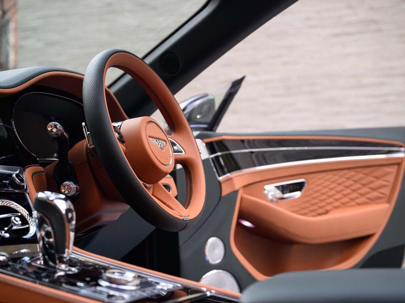 بنتلي كونتيننتال 4.0 V8 High-Performance 25.9kWh GTC Azure Auto 4WD Euro 6 (s/s) 2dr (EXPORT ONLY) Right hand drive