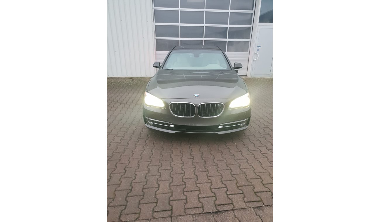 BMW 760Li FACTORY ARMOURED Z07 B7 Guard