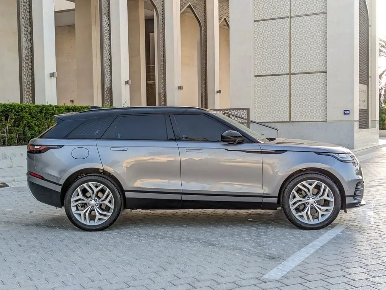 Land Rover Range Rover Velar R-DYNAMIC SE GCC IN EXCELLENT CONDITION