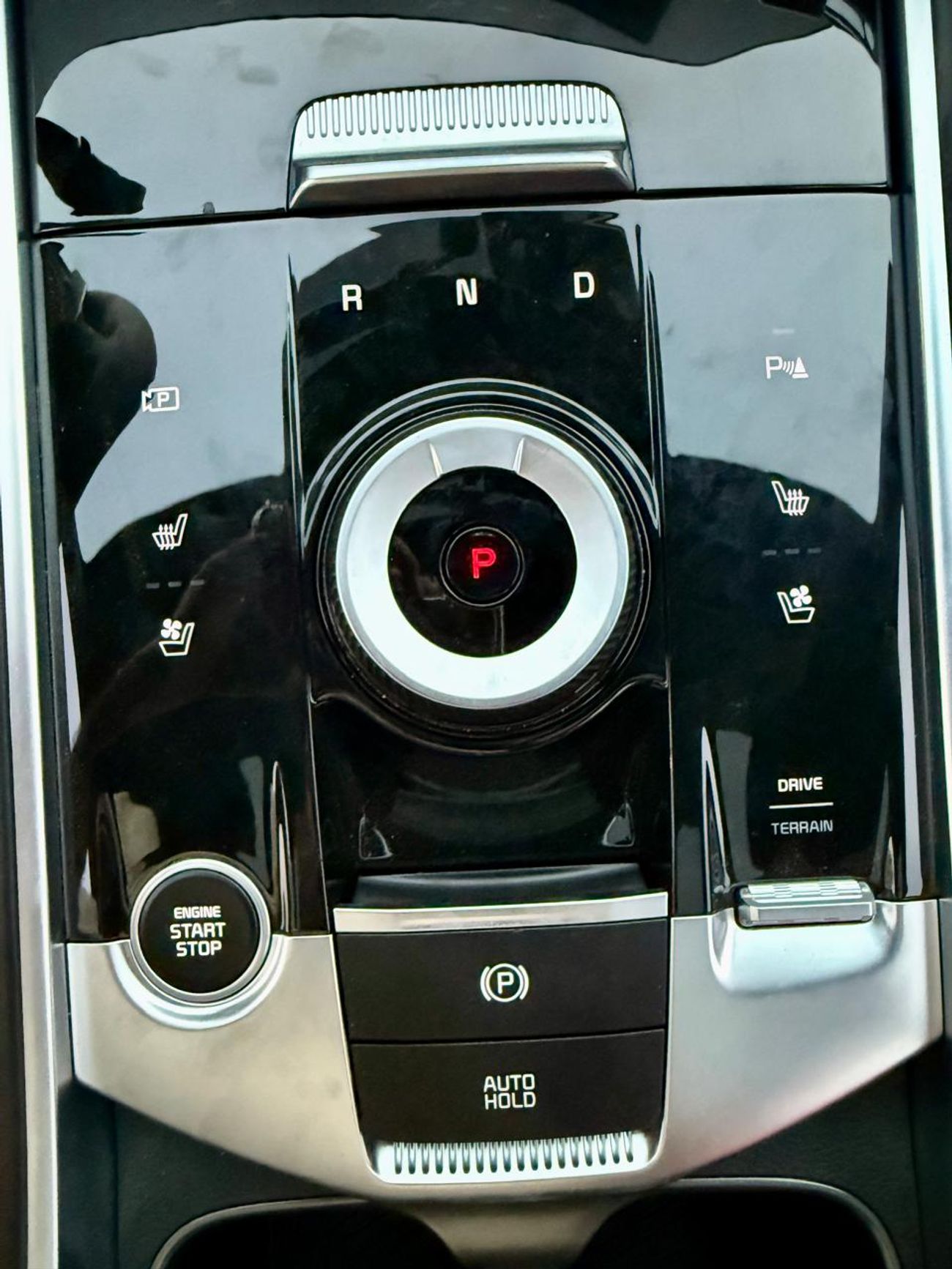 كيا سبورتيج 2.0L MPI LX (FWD)