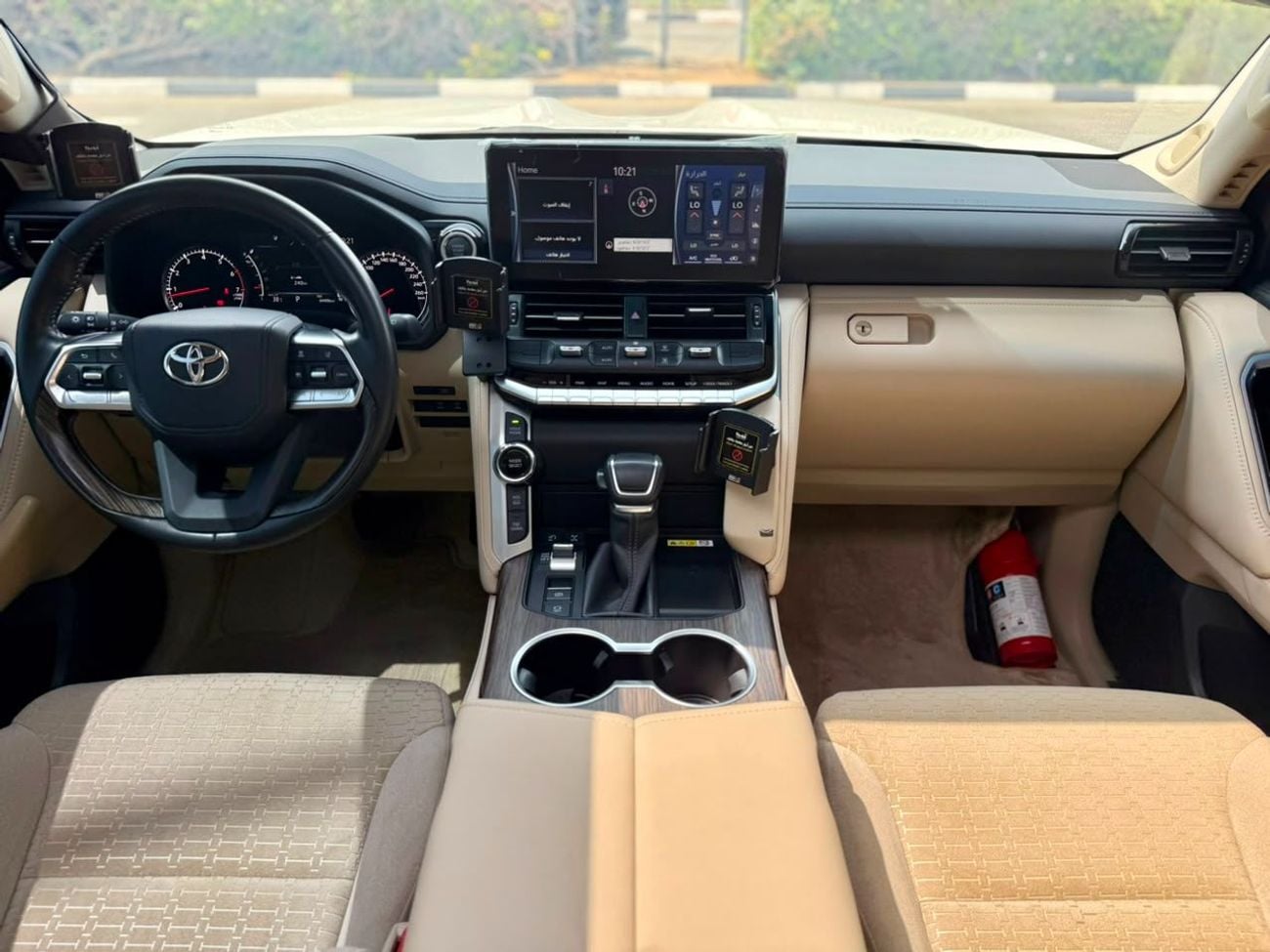 Toyota Land Cruiser TOYOTA LAND CRUISER VXR TWIN TURBO 3.5L GCC SPECS UNDER WARRANTY AND FULL-SERVICE HISTORY
