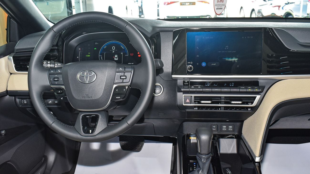 Toyota Camry LE  HEV 2.5L Hybrid