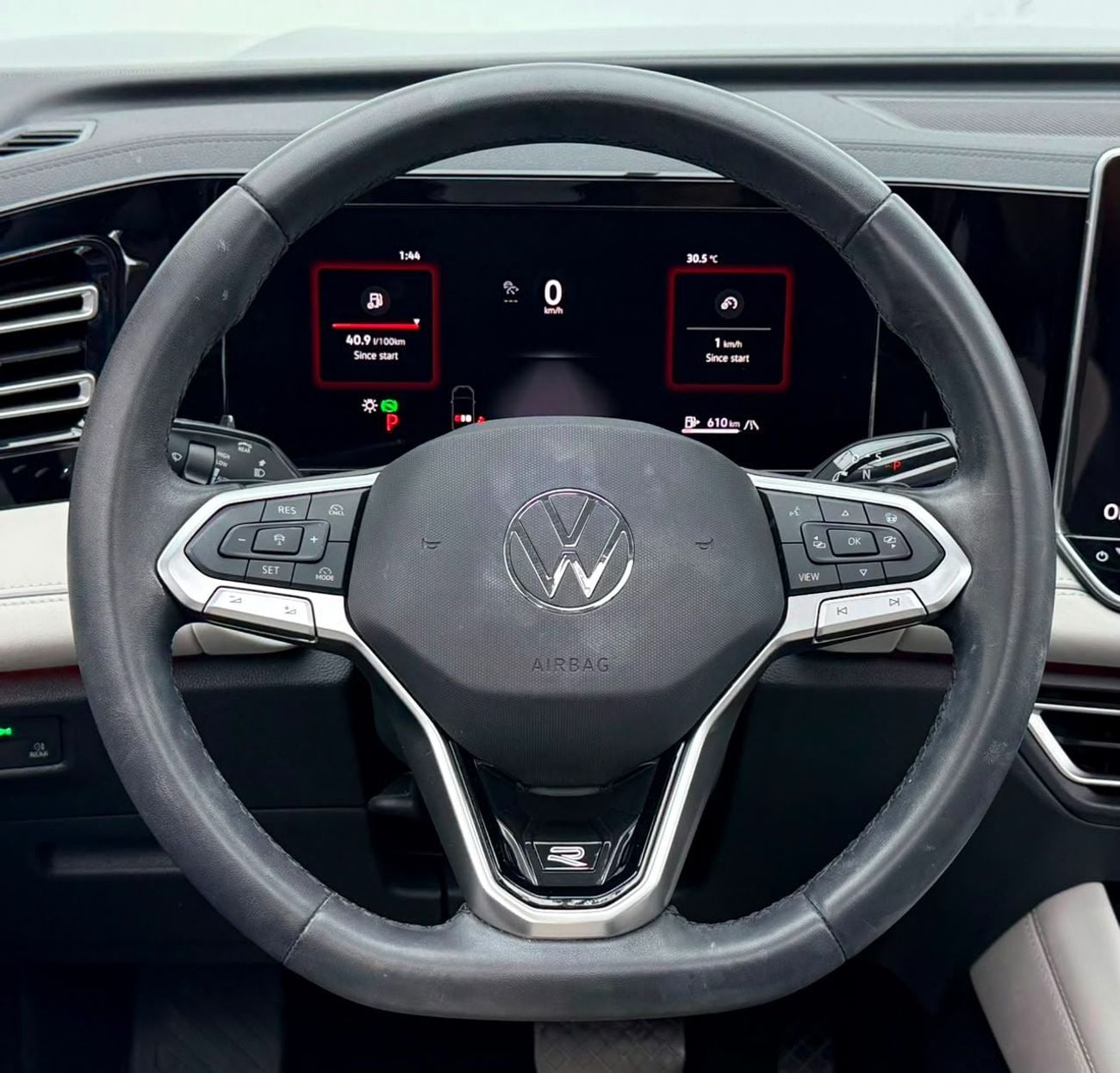 Volkswagen Tiguan Elegance Premium 2024 Volkswagen Tiguan Elegance Premium, 2027 VW Warranty + Service Pack, Low Km, Fully Loaded, GCC
