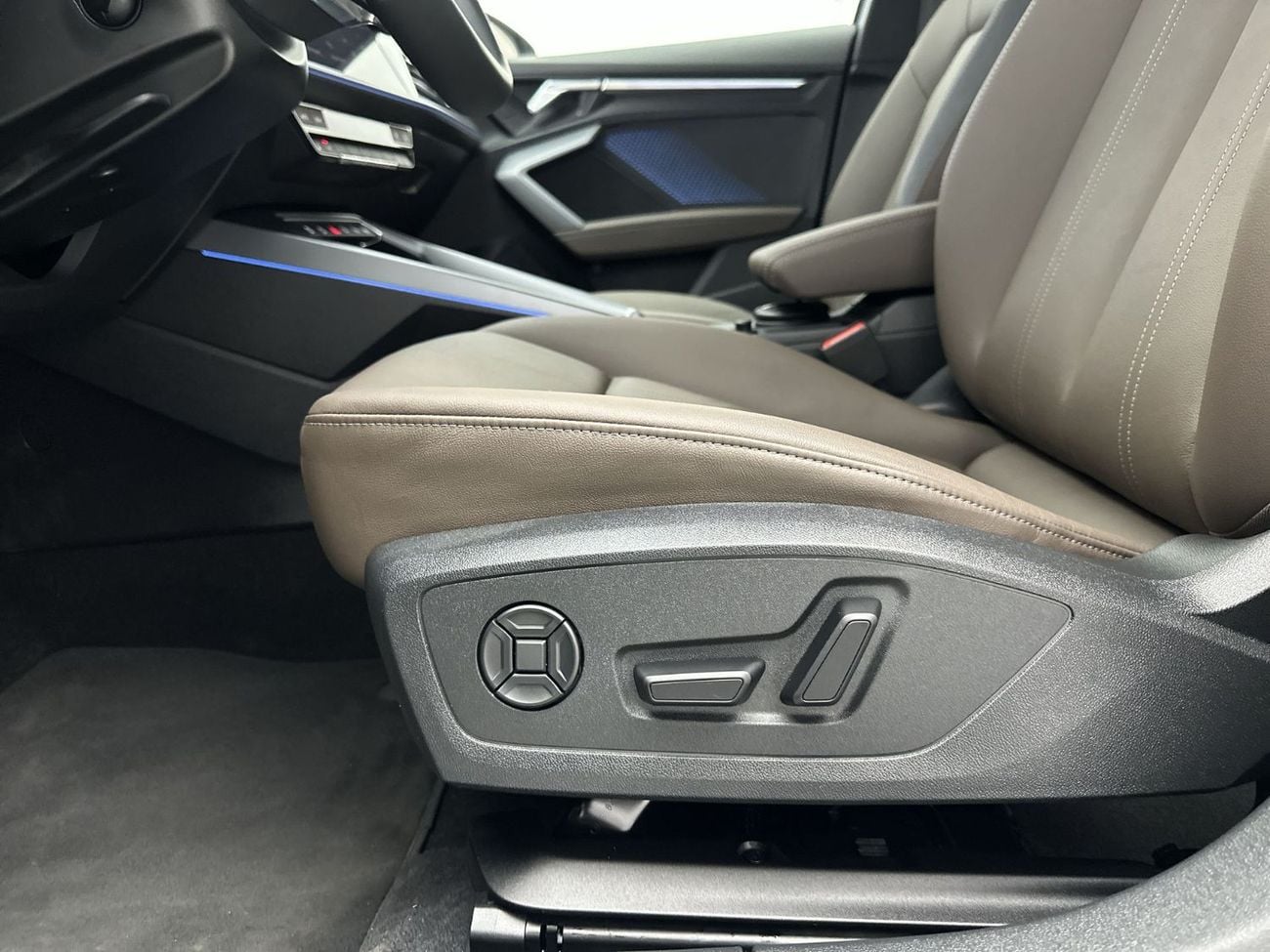 أودي A3 35 TFSI Advanced 1.4L A3 Sedan Advanced 35 TFSI 150hp (Ref# 47296)