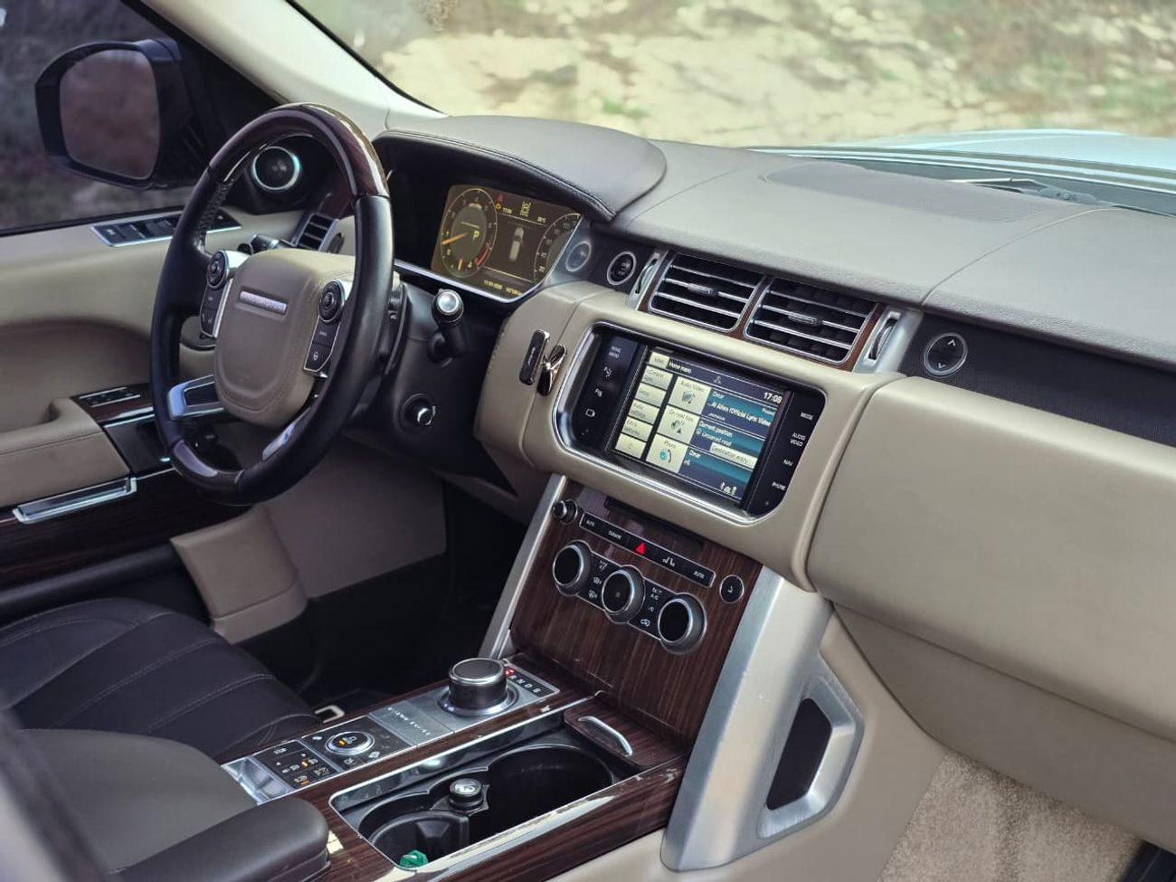 Land Rover Range Rover Supercharged 5.0L RANGE ROVER VOGUE L 2015 PERFECT CONDITION IN SIDE OUT SIDE